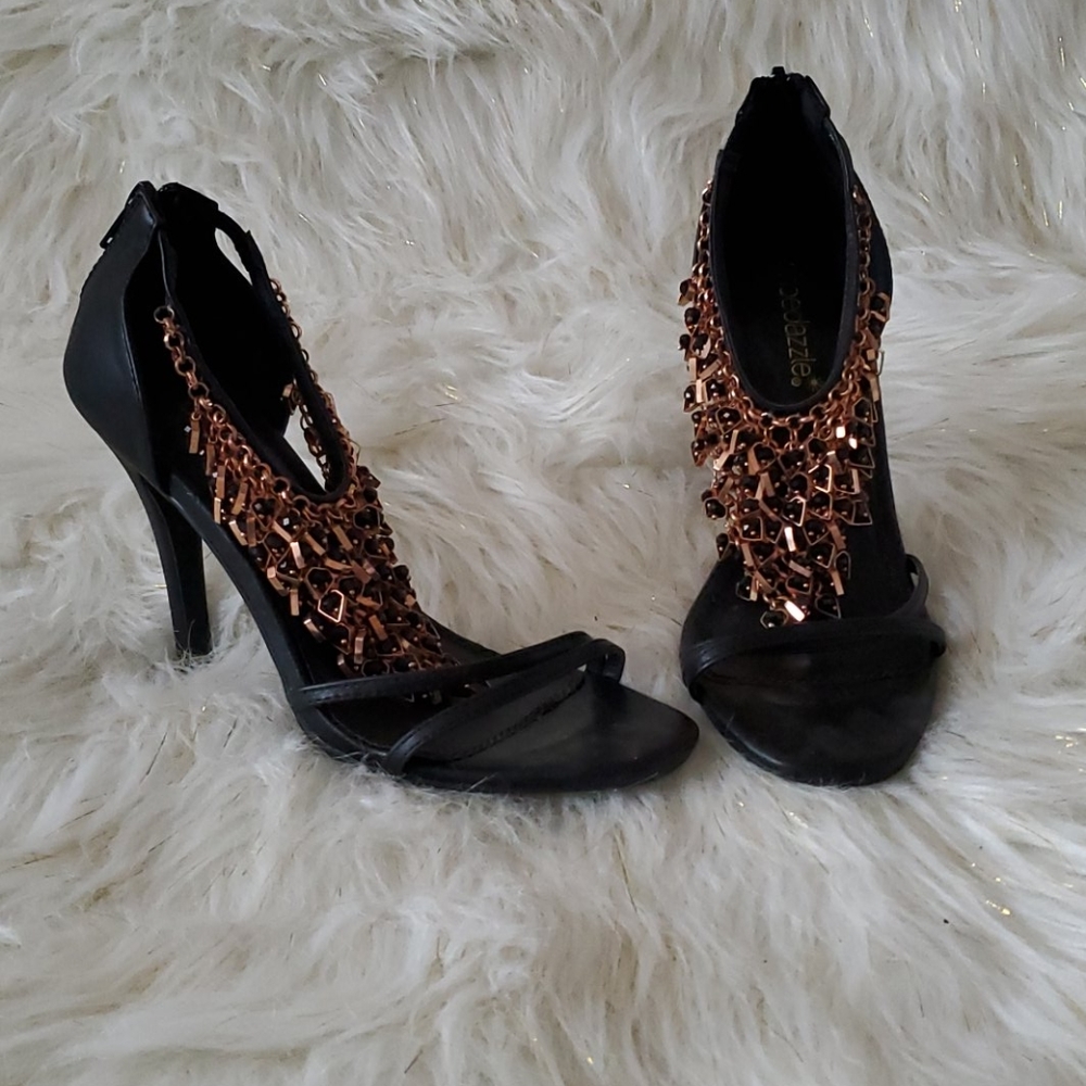 Shoedazzle Black and Gold heels